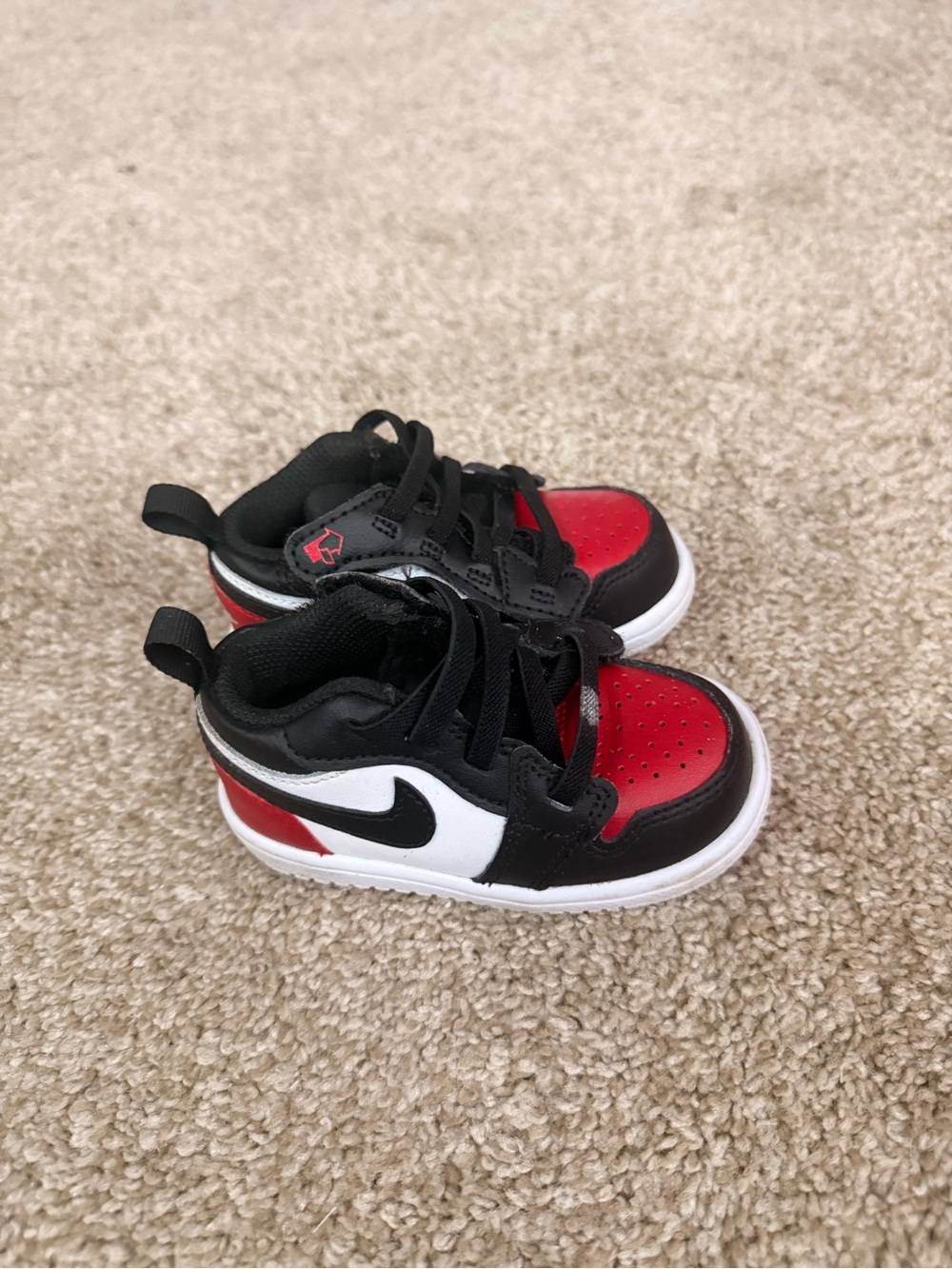 Nike Kids Red, Black & White Low-Top Sneakers